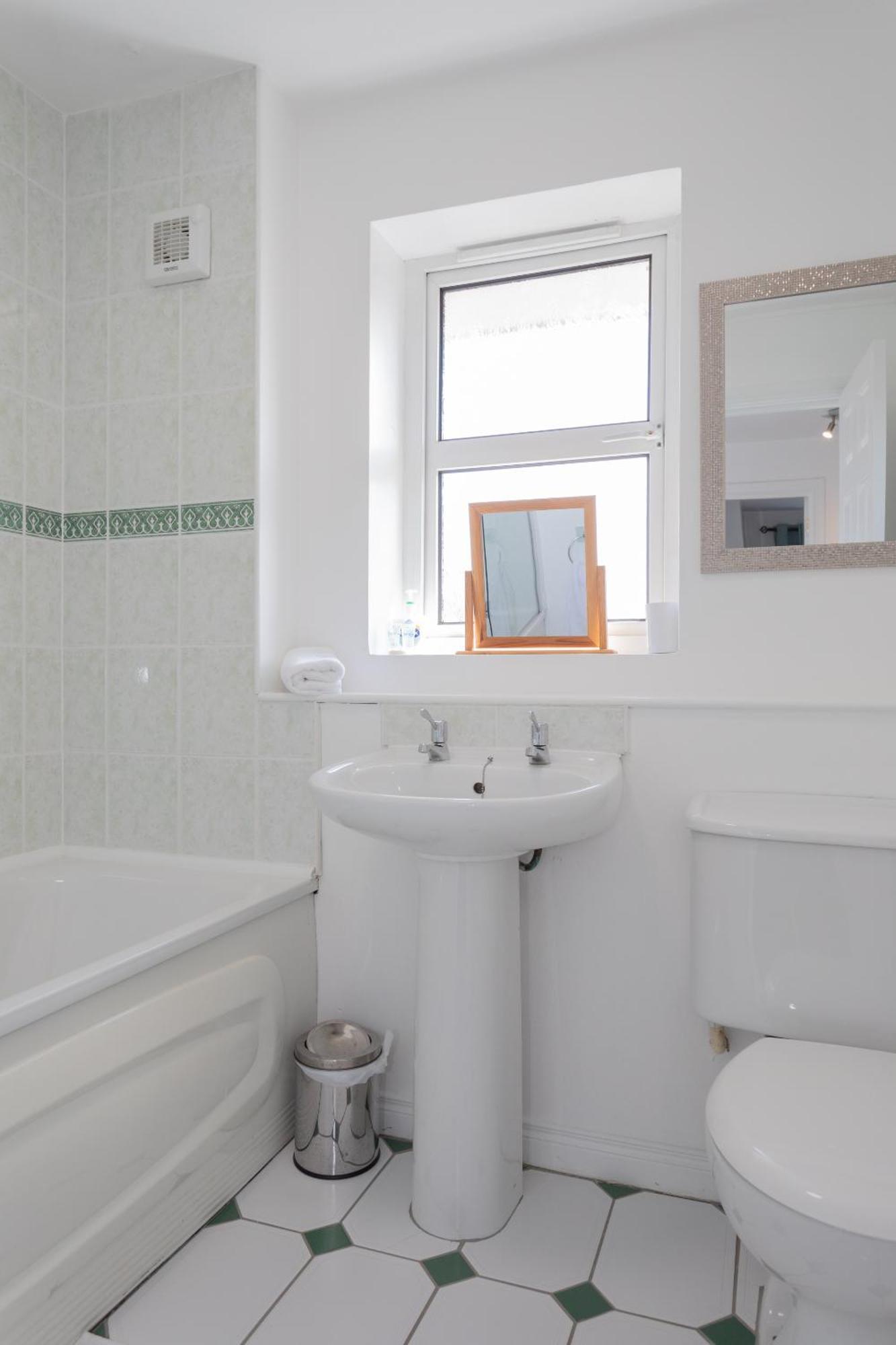Ardenlee - Stylish 3 Bed Apt Close To City, Parking And Wifi เบลฟาสต์ ภายนอก รูปภาพ